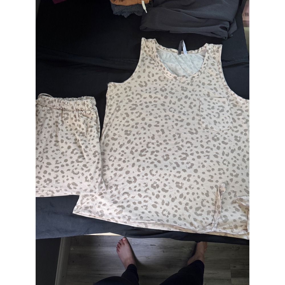 Jaclyn Intimates Womens Small Leopard Print Pajama Set Tank Top and Shorts Tan